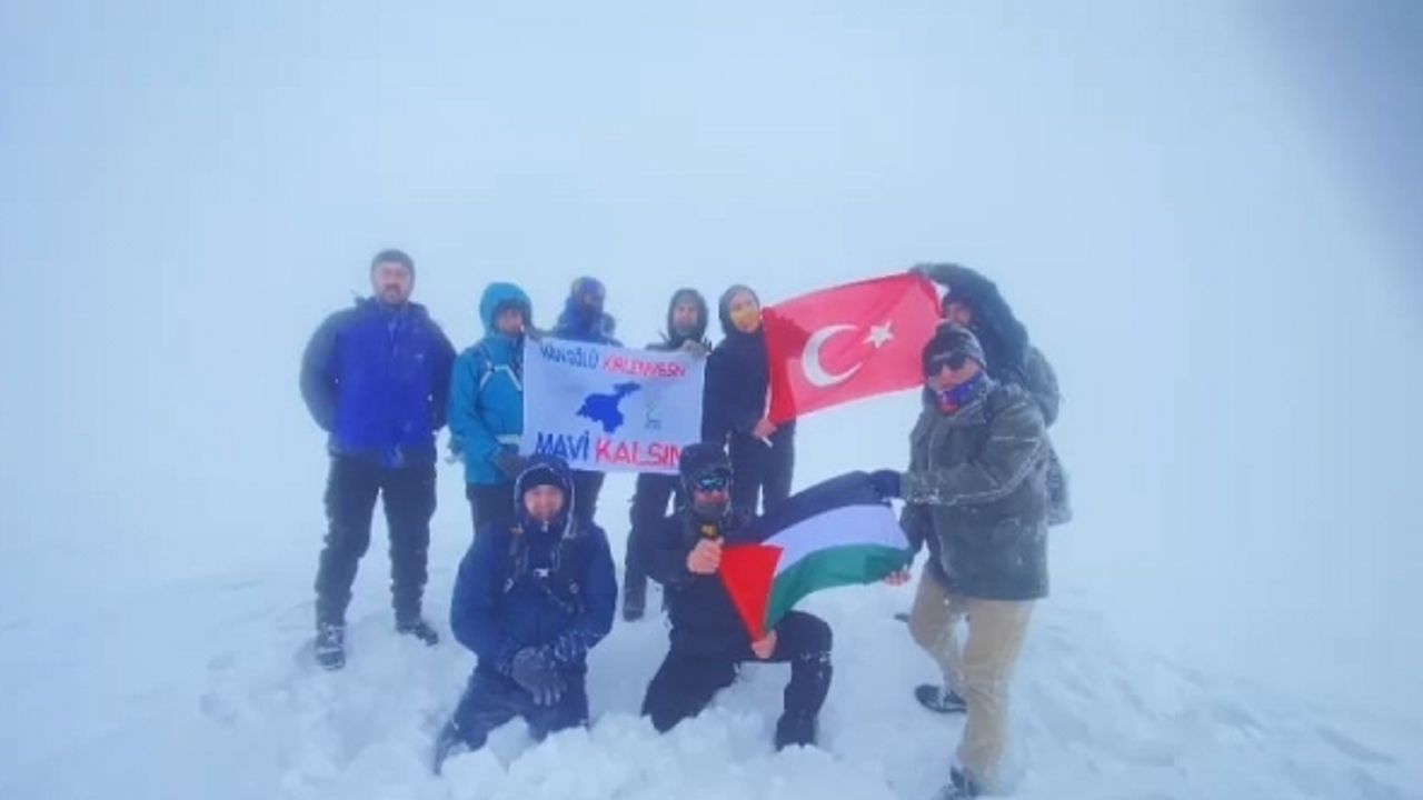 Aktivistler kar ve tipiye rağmen Esruk Dağı’na tırmandı