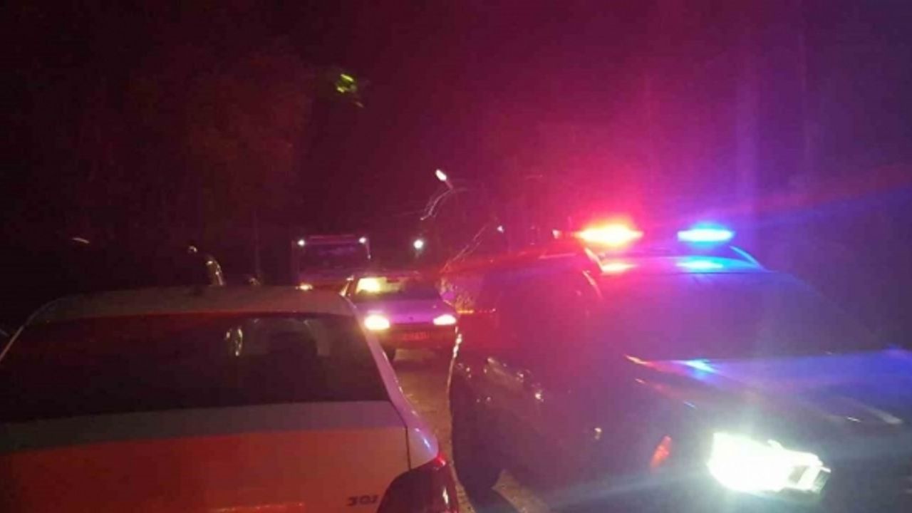 Alanya’da tadilatta olan 3 katlı boş otel lojmanı çöktü