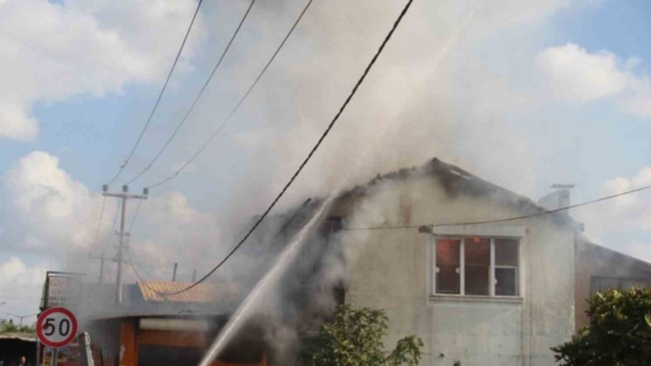 Alevler korku dolu anlar yaşattı, ev sahibi kadın gözyaşlarına boğuldu