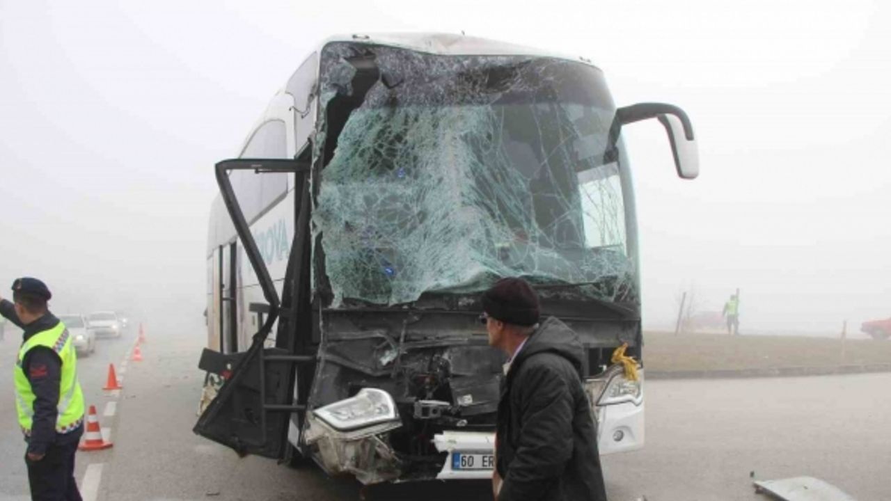Amasya’da yoğun sis zincirleme kazalara yol açtı: 5 yaralı