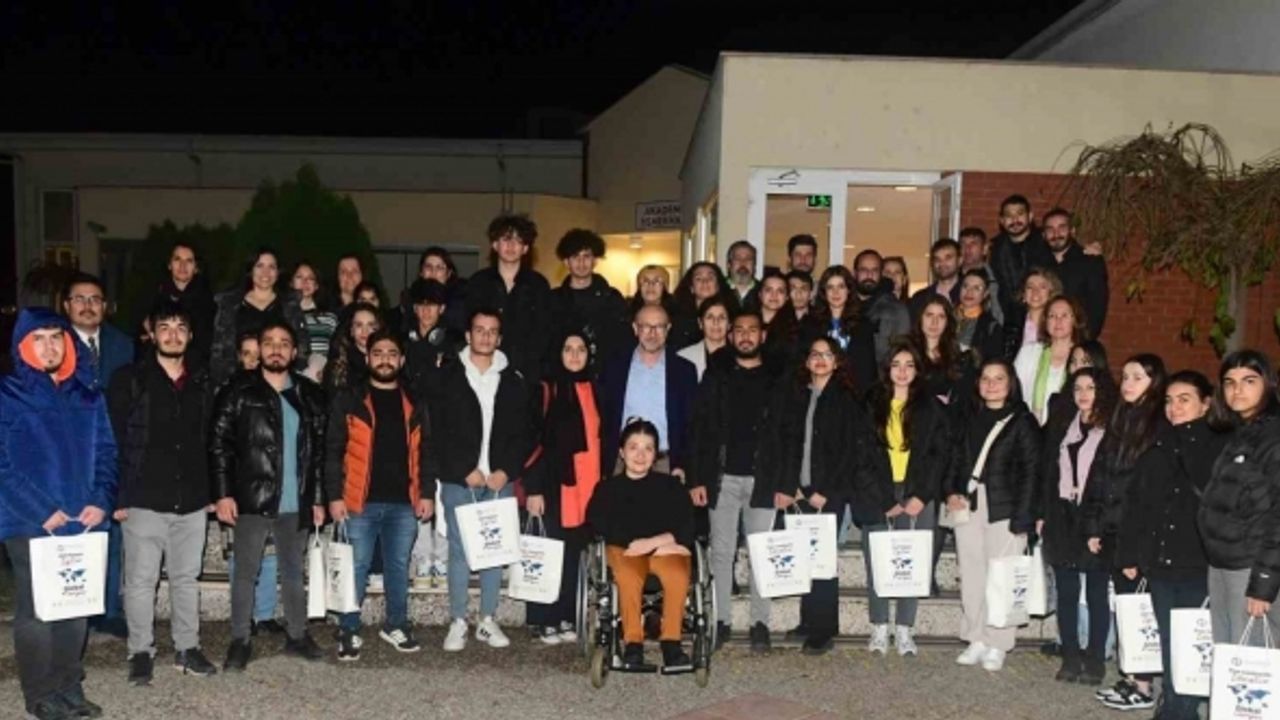 Anadolu Üniversitesi Rektörü Fuat Erdal engelli öğrencilerle akşam yemeğinde bir araya geldi