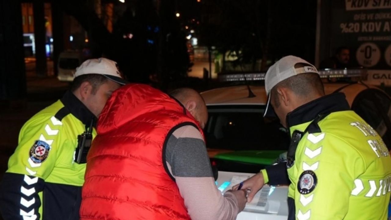 Ankara’da 3 saatlik trafik uygulamasında 4 araç trafikten men edildi