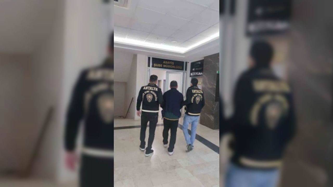 Antalya’da 53 yıl kesinleşmiş hapis cezası ile aranan firari yakalandı
