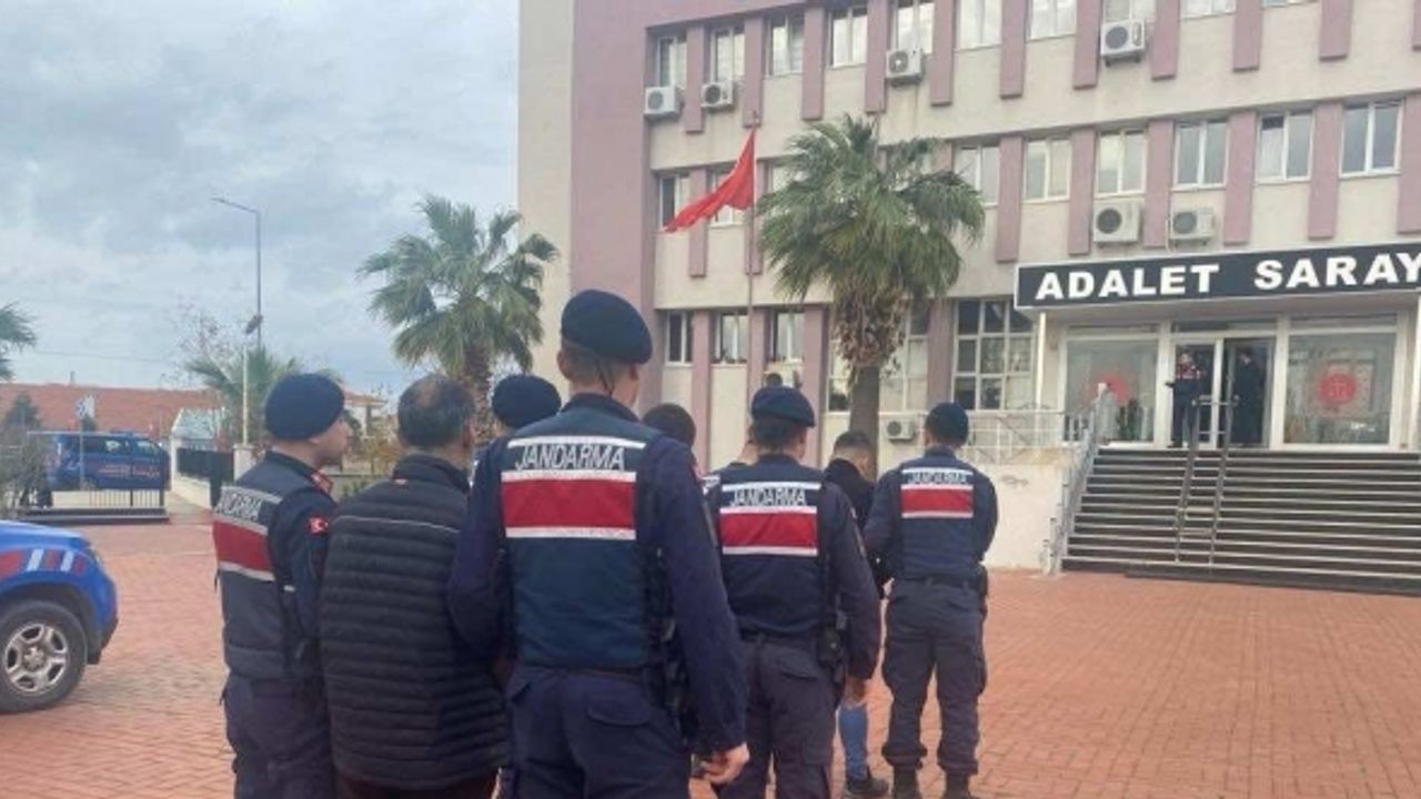 Ayvalık’ta jandarma 6 organizatör 21 düzensiz göçmen ele geçirdi