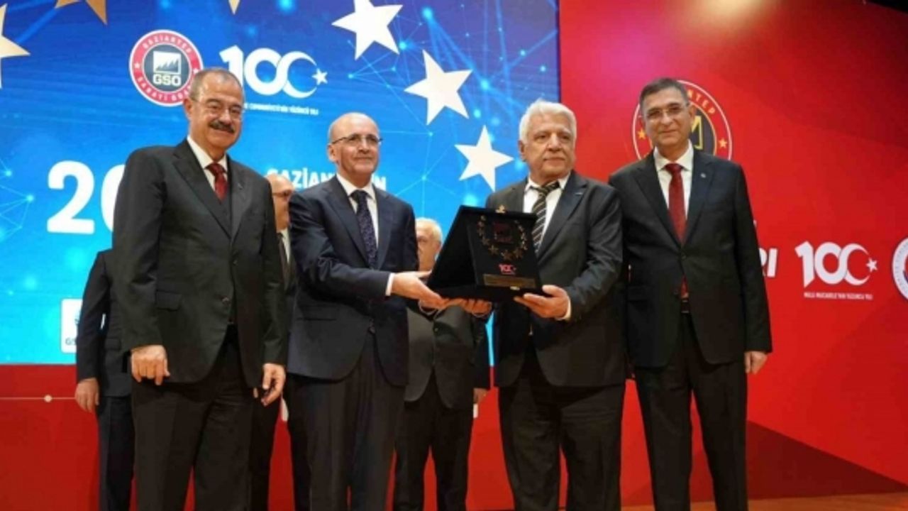 Bakan Şimşek’ten ekonomi yönetimi ve yapılan çalışmalarla ilgili önemli sunum