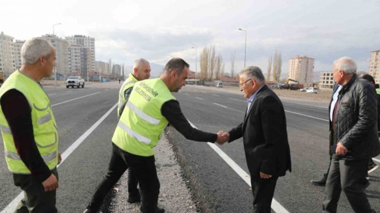 Başkan Büyükkılıç, OSB’ye ulaşımda nefes olacak yeni yolu trafiğe açtı