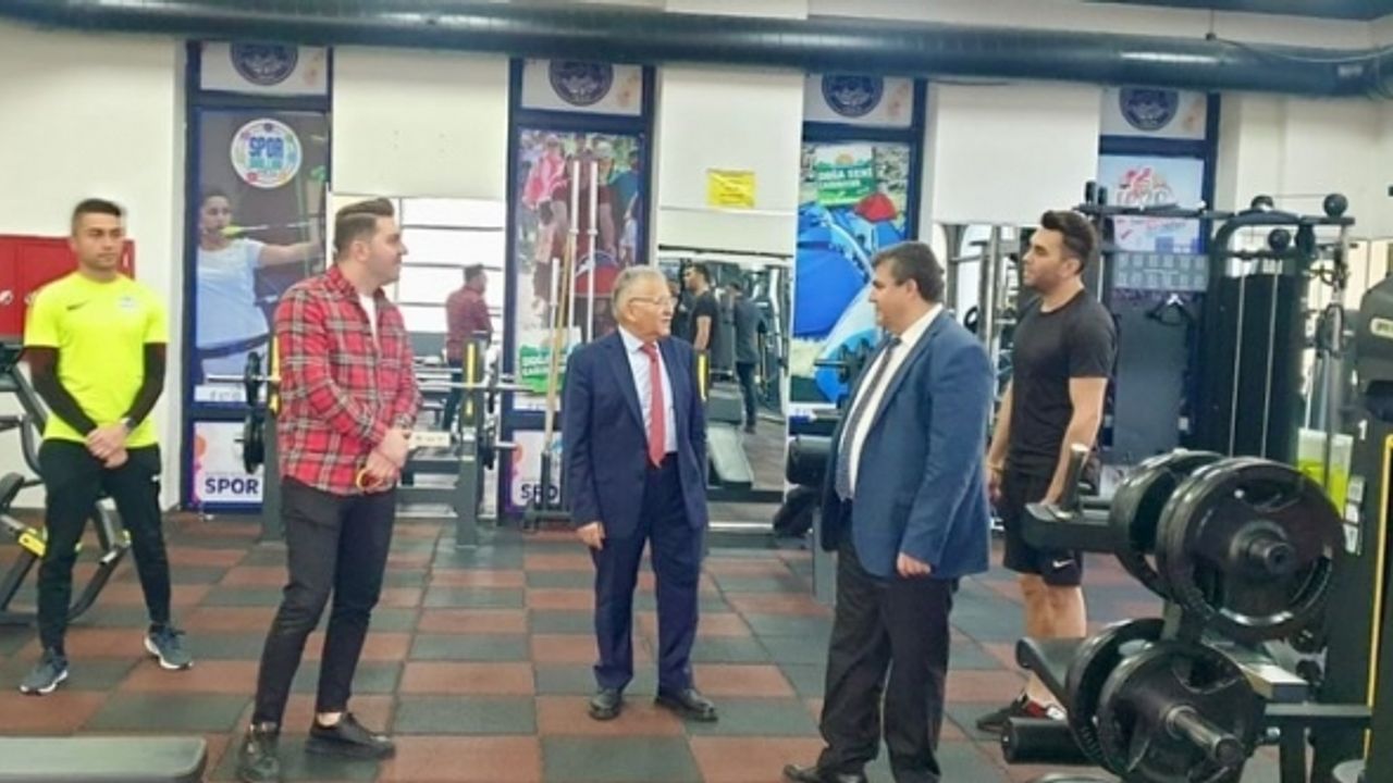 Başkan Büyükkılıç Talas Sosyal Yaşam Merkezi’nde vatandaşlarla bir araya geldi