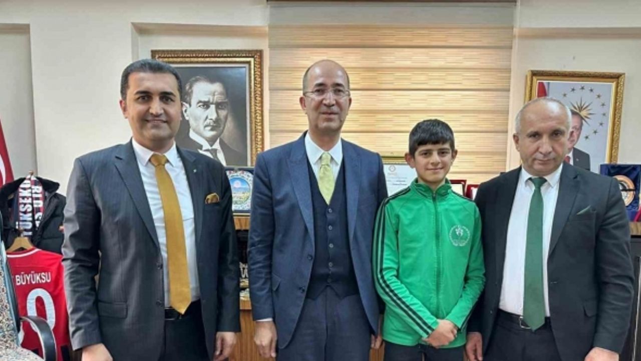 Başkan Büyüksu, Türkiye şampiyonu olan Bülent Düzen’i makamında ağırladı