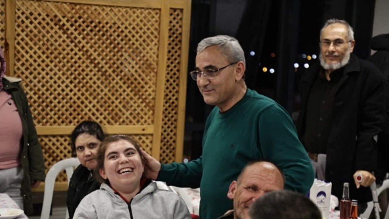 Başkan Işık, kentte yaşayan engelli vatandaşlar ve aileleriyle yemekte bir araya geldi