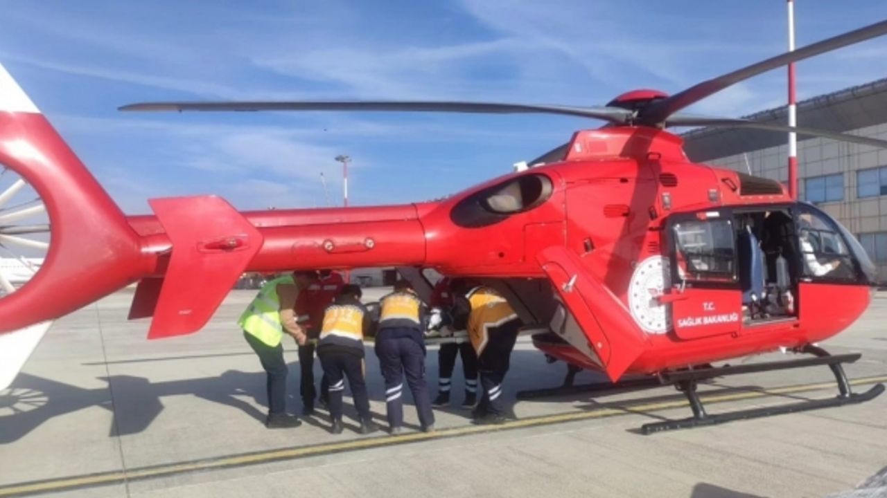 Baygınlık geçiren vatandaş helikopter ambulansla Van’a sevk edildi