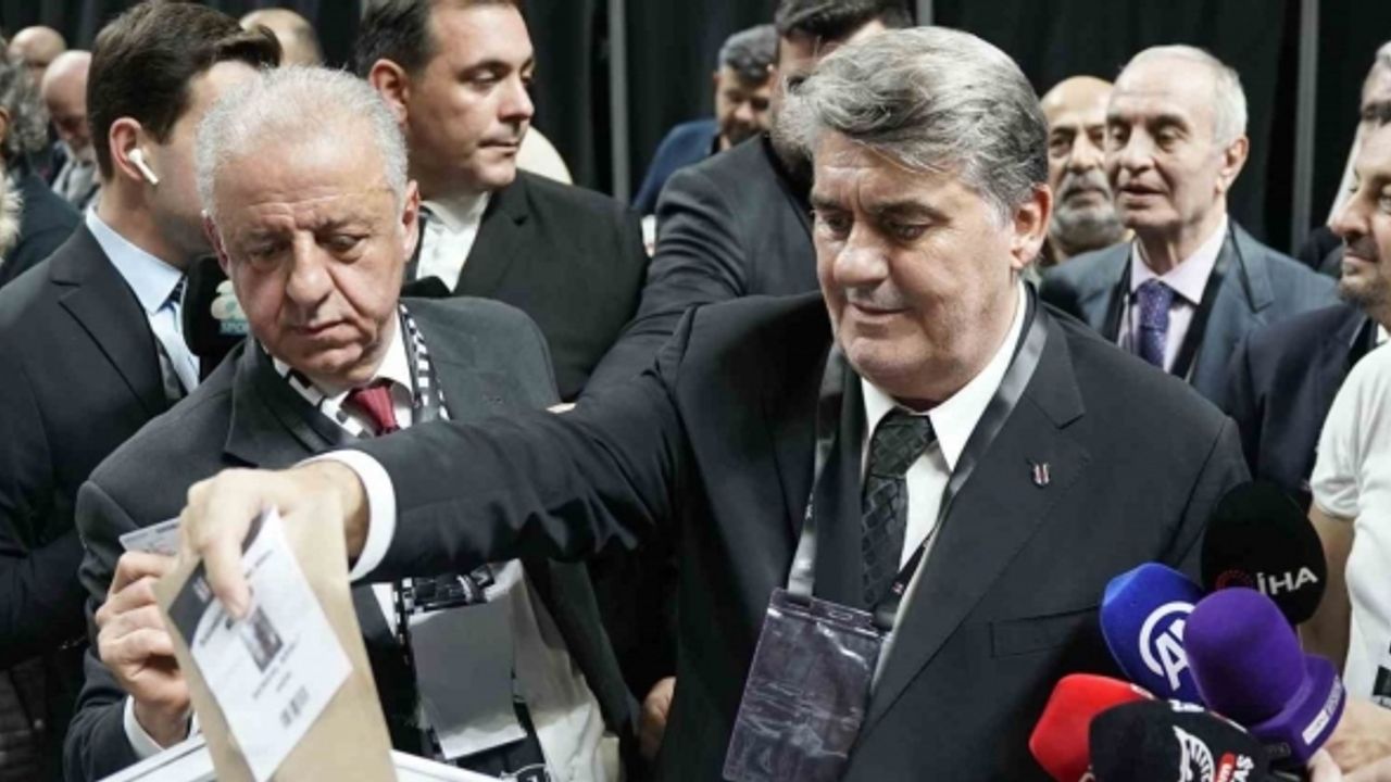 Beşiktaş Başkan Adayı Serdal Adalı sandık başına geldi