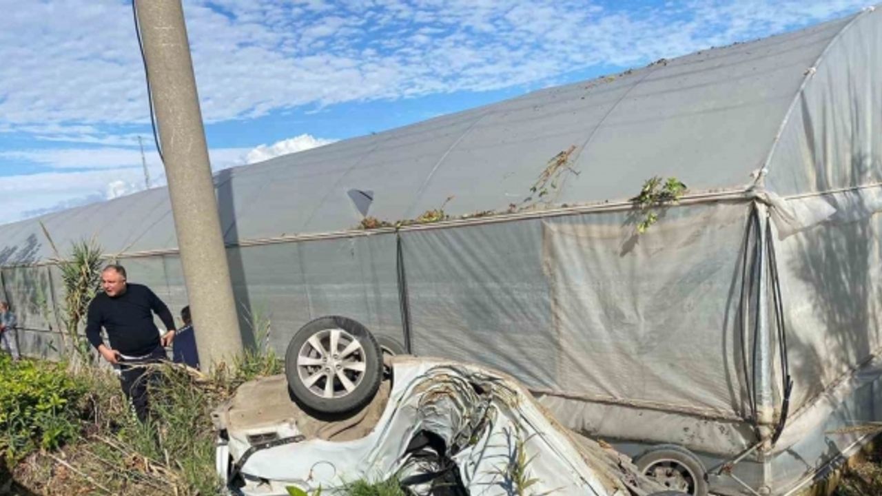 Beton direğe çarpan otomobilin 17 yaşındaki sürücüsü hayatını kaybetti