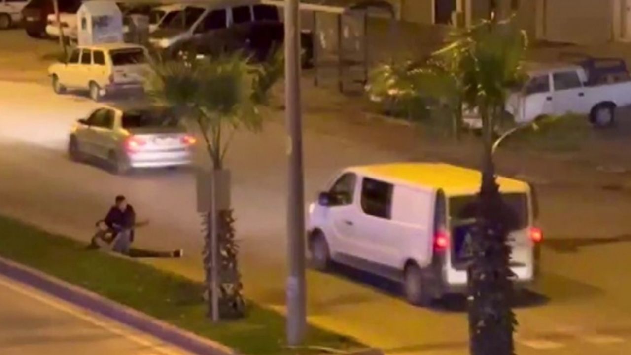 Bıçaklanıp yolun ortasına atıldı, kimse yardımına koşmadı