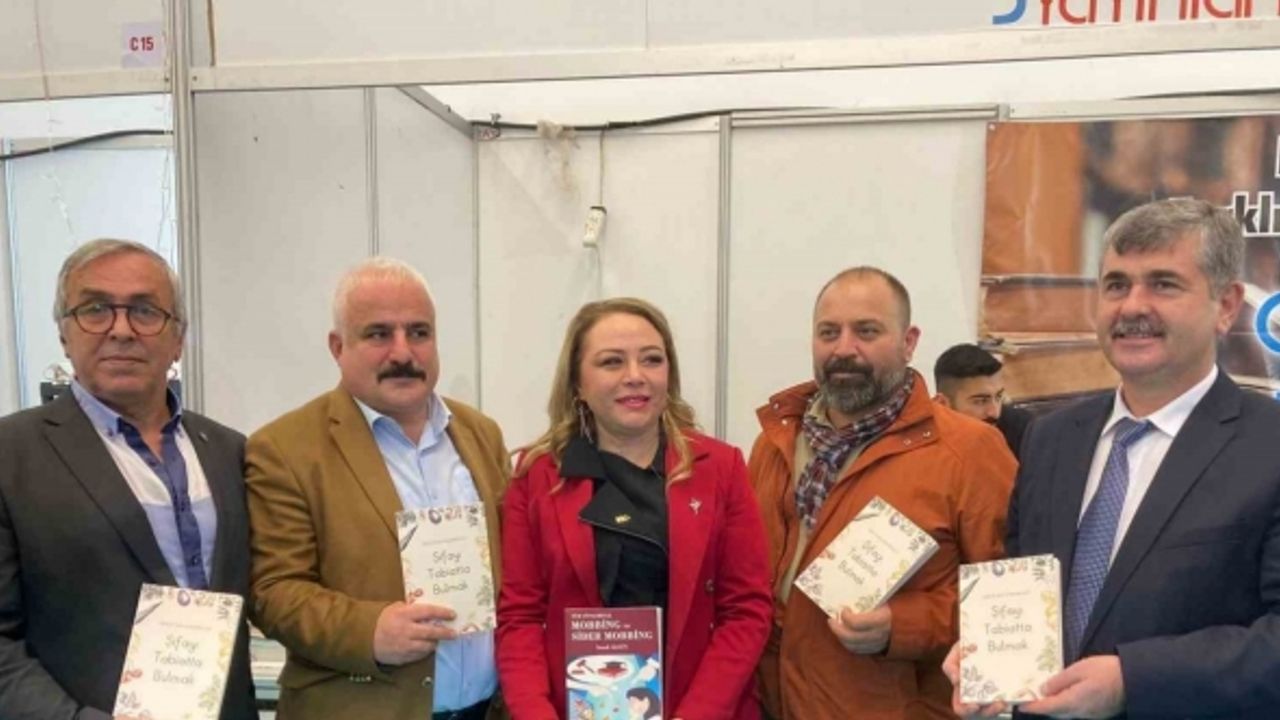 “Bitkilerin Profesörü” Ankara Kitap Fuarı’nda okuyucuları ile buluştu