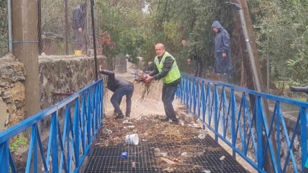 Bodrum’da gelişigüzel atılan çöpler taşkına sebep oluyor