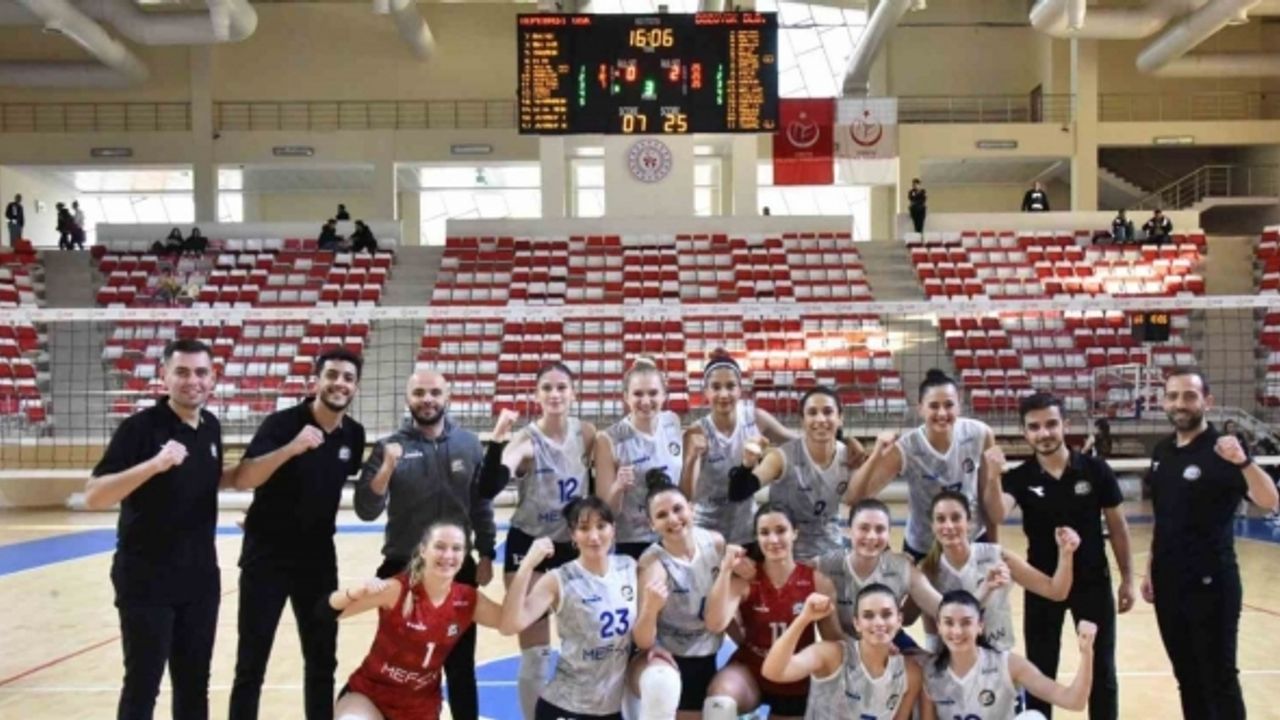Bozüyük Belediyesi Eğitim ve Spor Kulübü Kadın Voleybol Takımı rakibini 3-0 mağlup etti