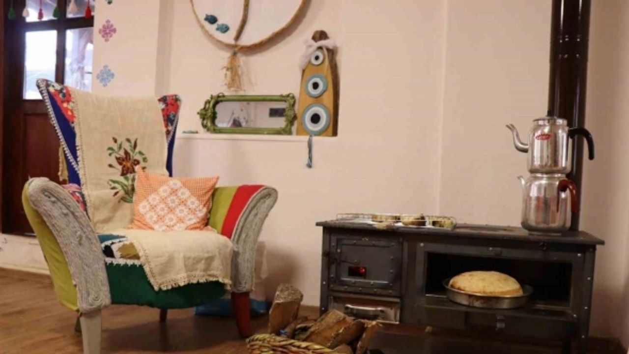 Çınar Kahvaltı Konağı nostalji kokan dokusu ve odun sobası ile vazgeçilmez mekanlardan oldu
