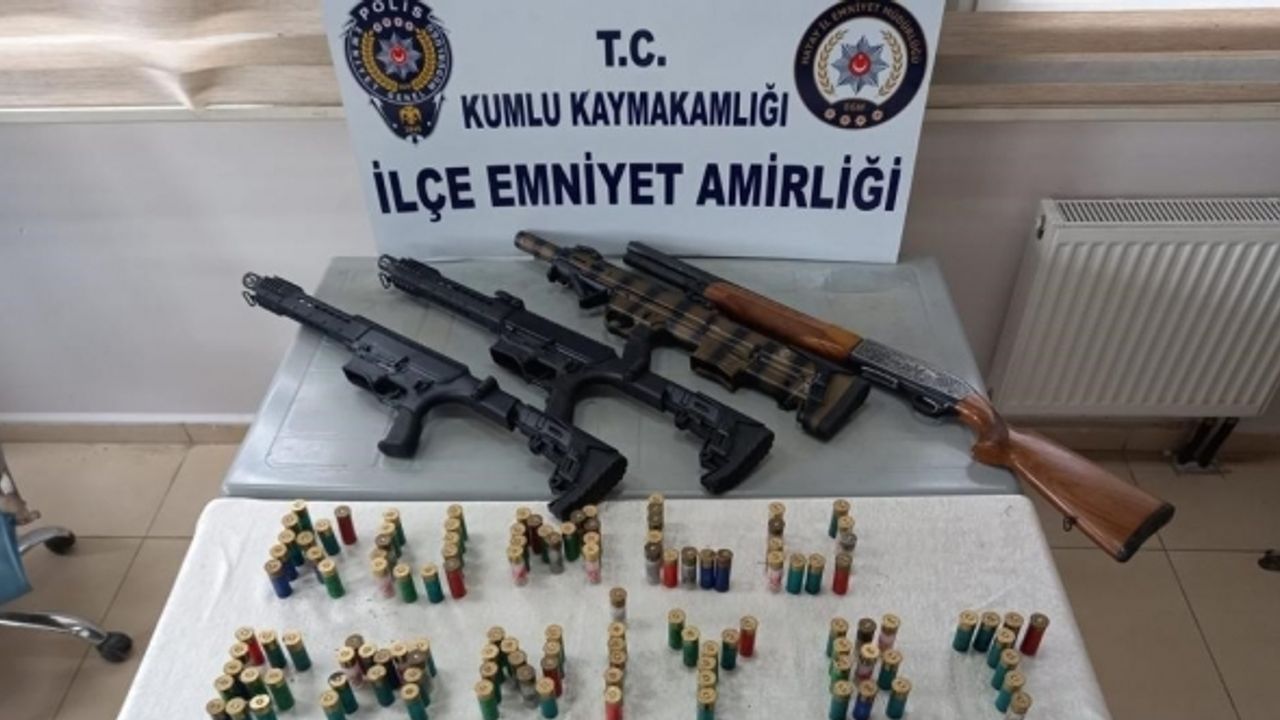 Cinayetten aranan zanlının evinden 7 adet silah çıktı