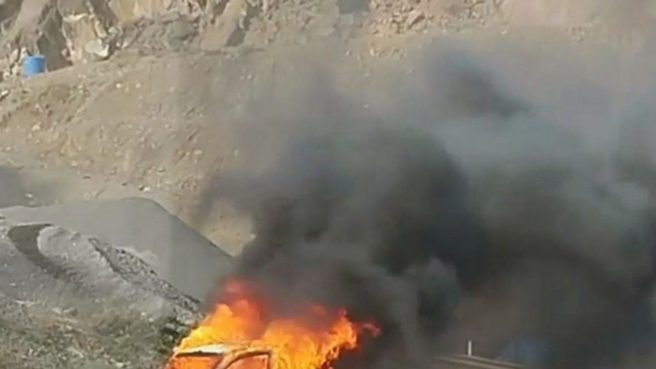 D-650’de alev topuna dönen araç kullanılamaz hale geldi