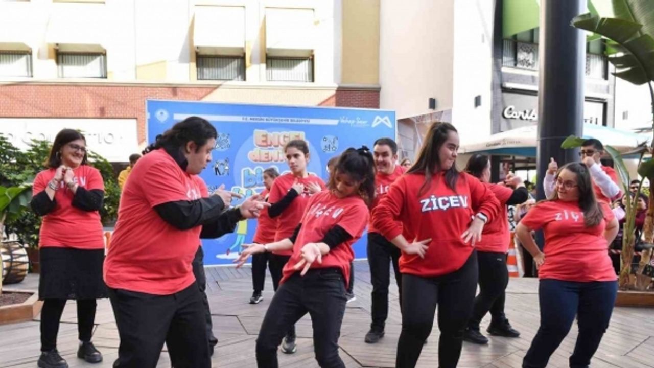 Engelsiz Yaşam Merkezi öğrencileri Mersinlileri kendilerine hayran bıraktı