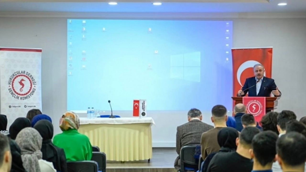Eski TBMM Başkanı Şentop, Yalova’da söyleşi programına katıldı