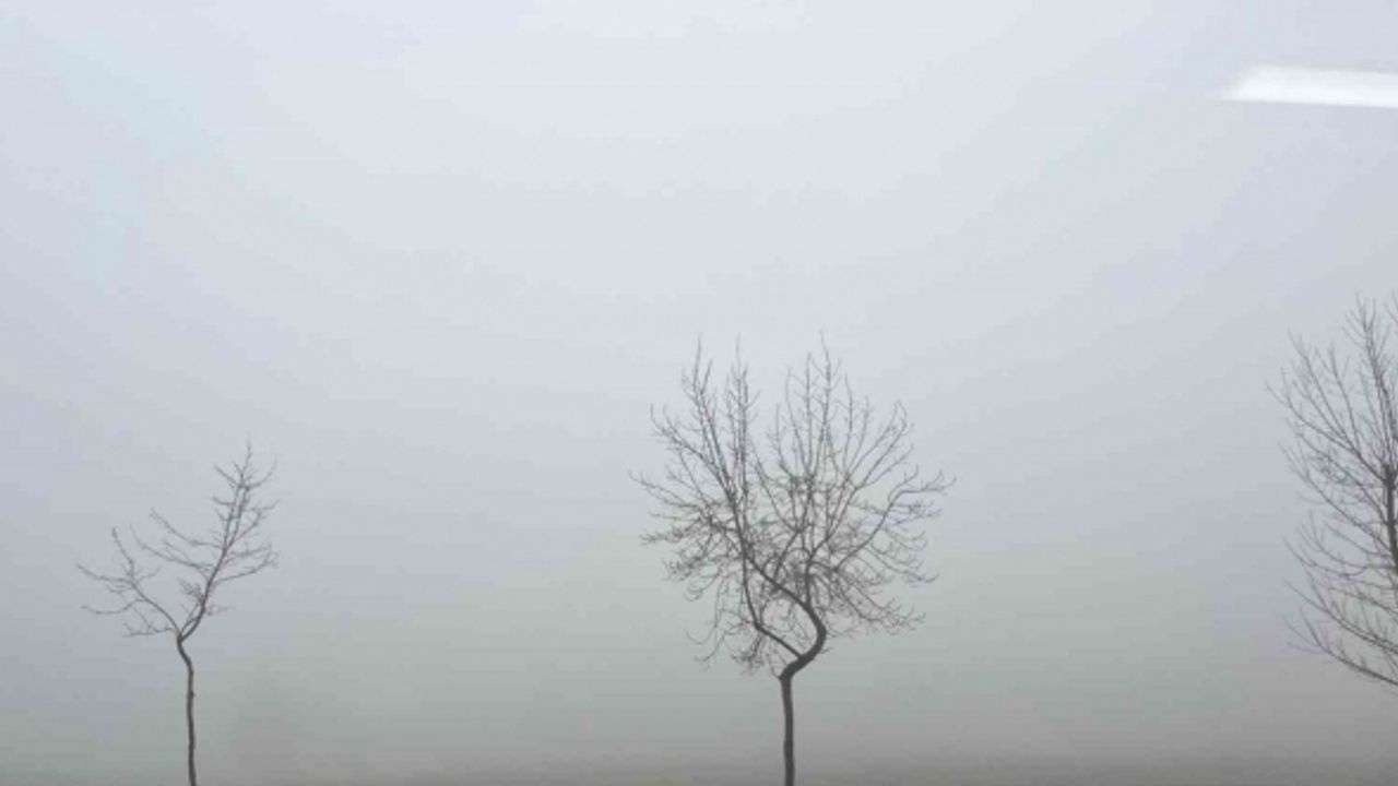 Eskişehir’in yüksek kesimlerinde sis ve pusu hakim oldu