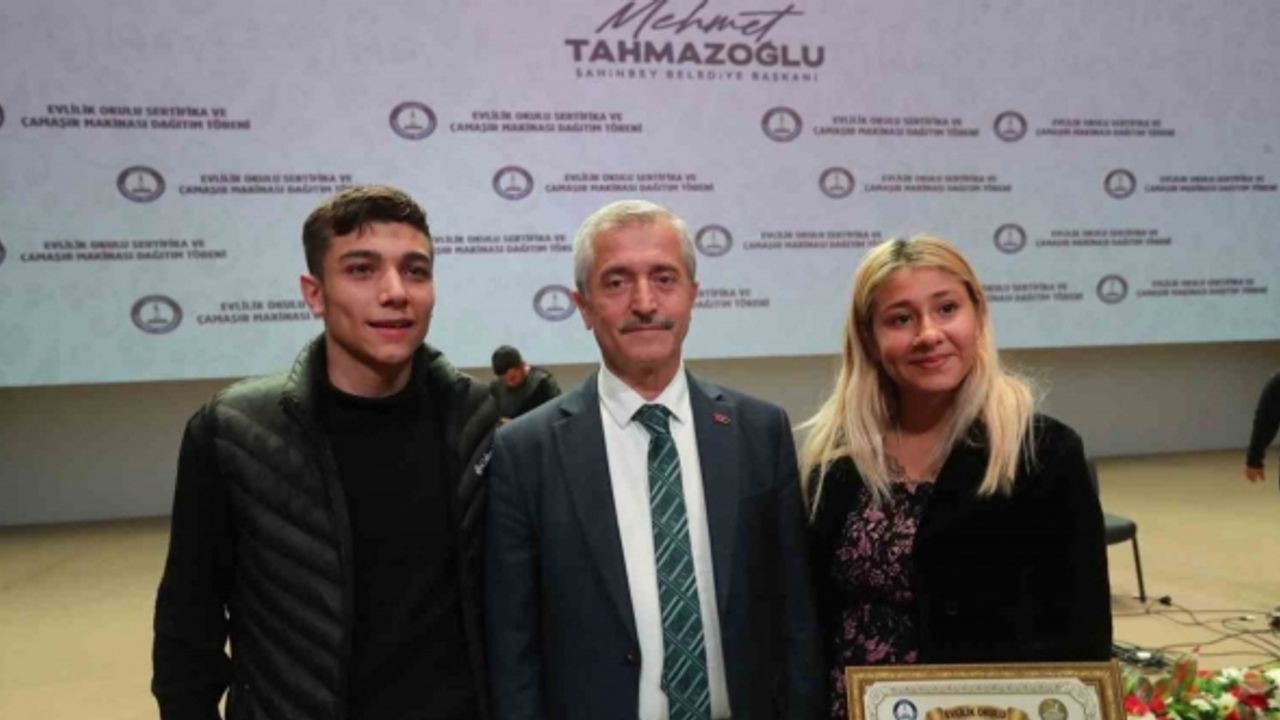 Evlilik Okulu’nda eğitim gören 196 çift daha sertifikasını aldı