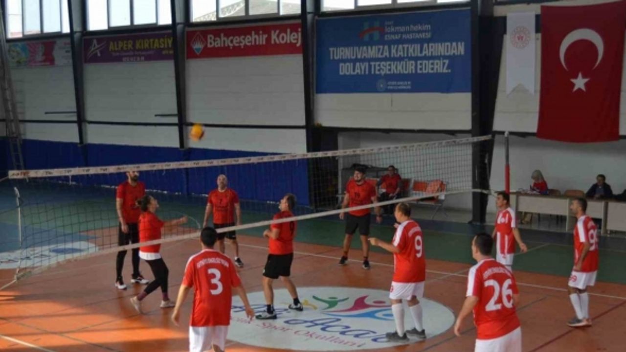Fethiye’de engelli bireyler “Engelsiz Fileler” etkinliğinde voleybol oynadı