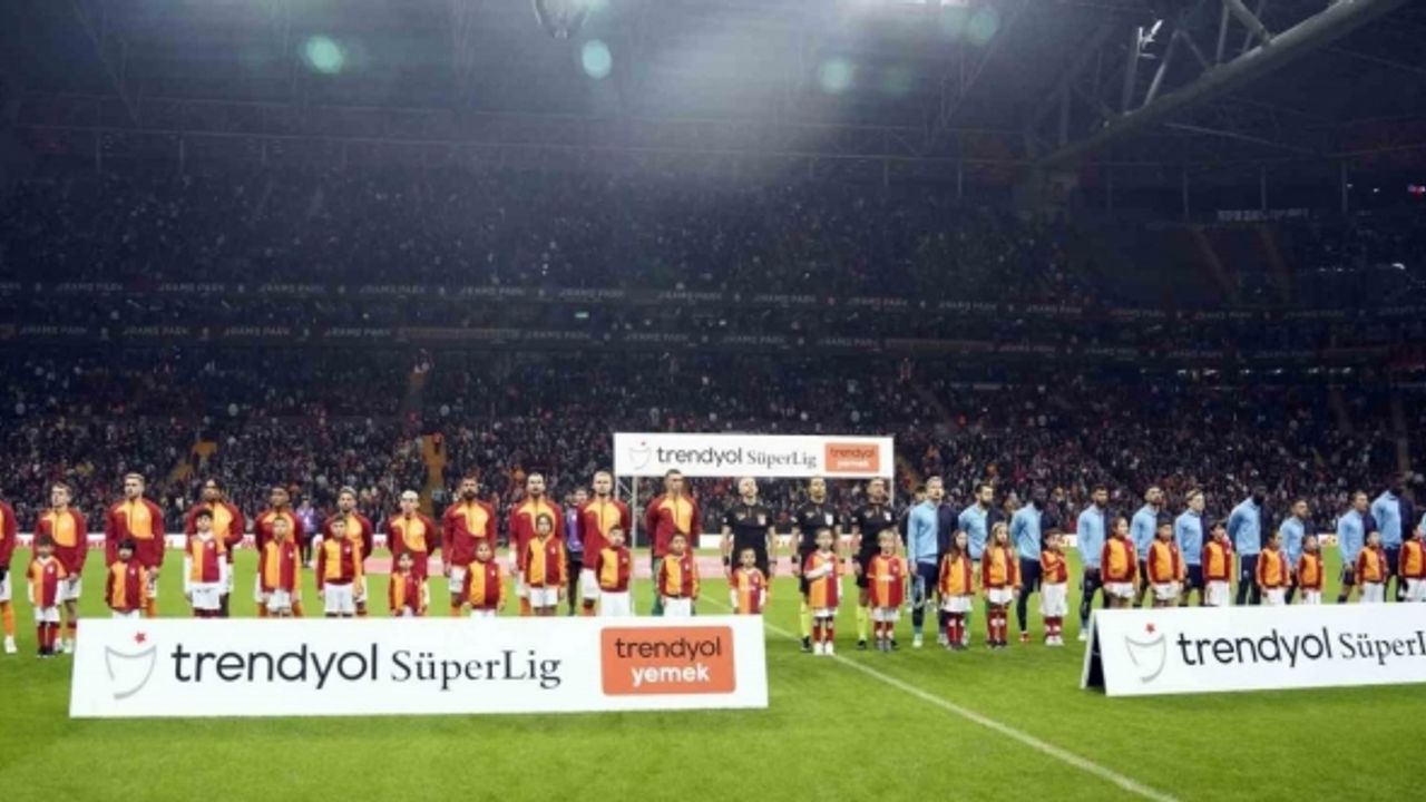 Galatasaray - Adana Demirspor maçını statta 45 bin 560 taraftar izledi