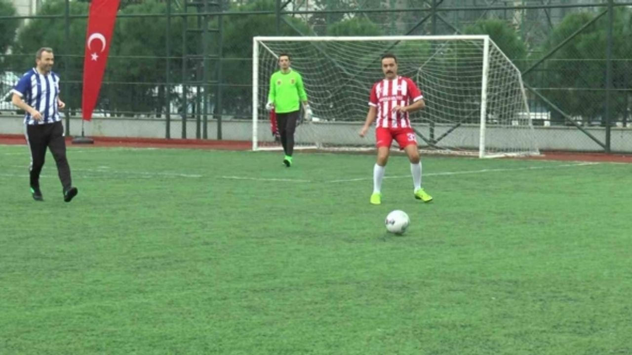Hakim ve savcılar ile Pendik Ampute Futbol Takımı, Dünya Engelliler günü için sahada mücadele etti
