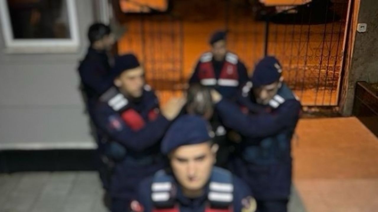 Hakkında 22 ayrı suçtan aranması bulunan şahıs yakayı ele verdi