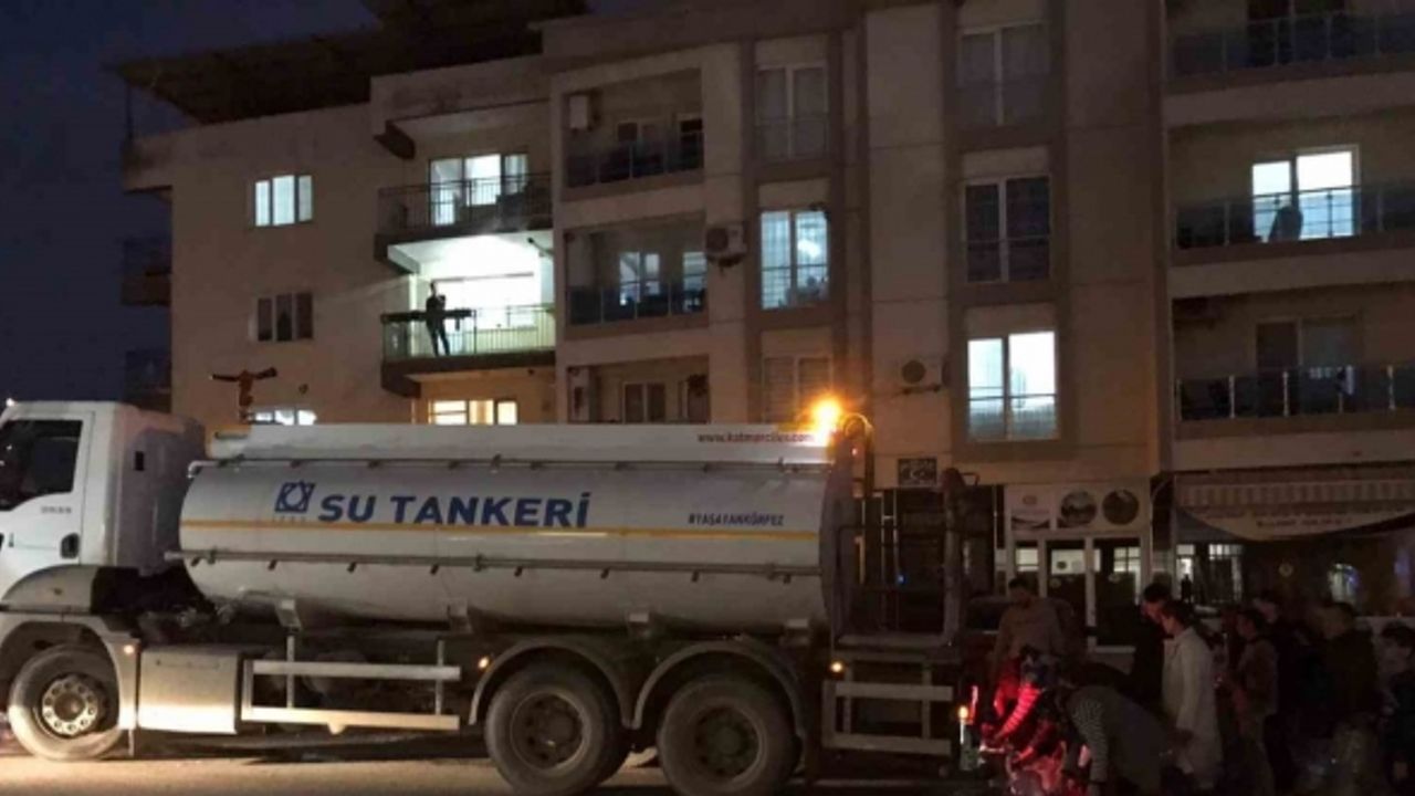 İzmir’in o ilçesinde 3 gündür su çilesi: Tankerler önünde kuyruk