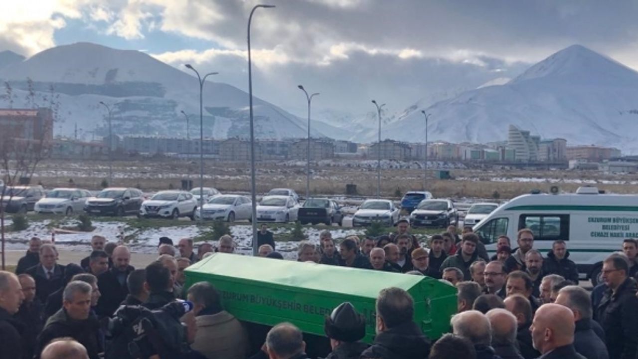 Kalp krizi sonucu hayatını kaybeden akademisyen için tören düzenlendi