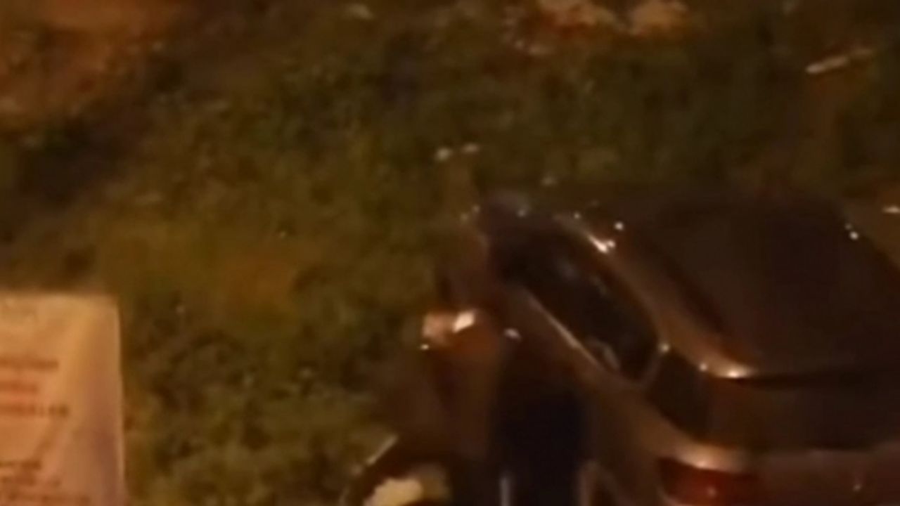 Kartal’da saldırganlar bir genci darbedip bıçakladı, o anlar kamerada