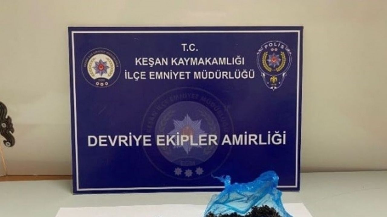 Keşan’da polisin durdurduğu 2 şüpheliden 19,06 gram uyuşturucu ele geçirildi