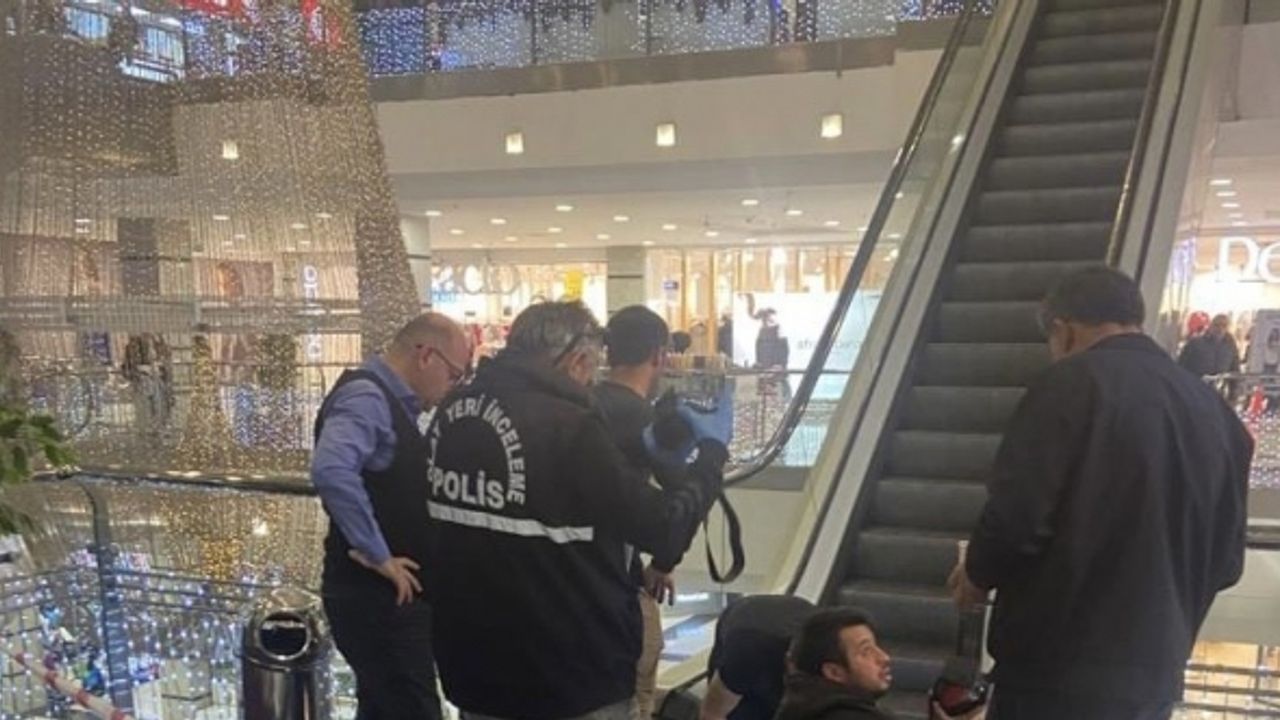 Konya’da 1,5 yaşındaki çocuğun yürüyen merdivende kopan 2 parmağı yerine dikildi