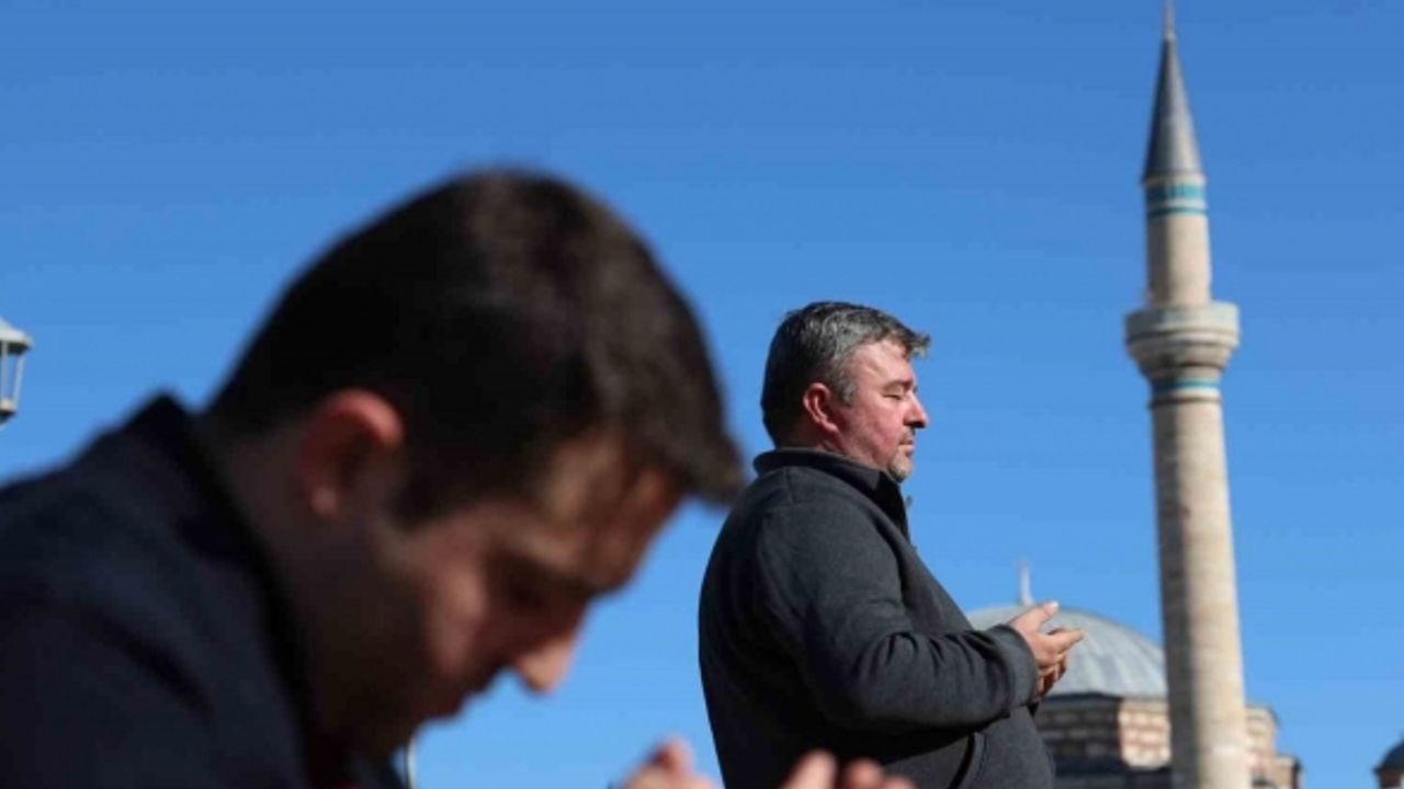 Konya’da cuma namazı sonrası Filistin için dua edildi