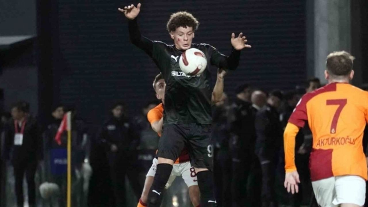 Pendiksporlu futbolcular, hayatını kaybeden Filistin çocuklara dikkat çekti