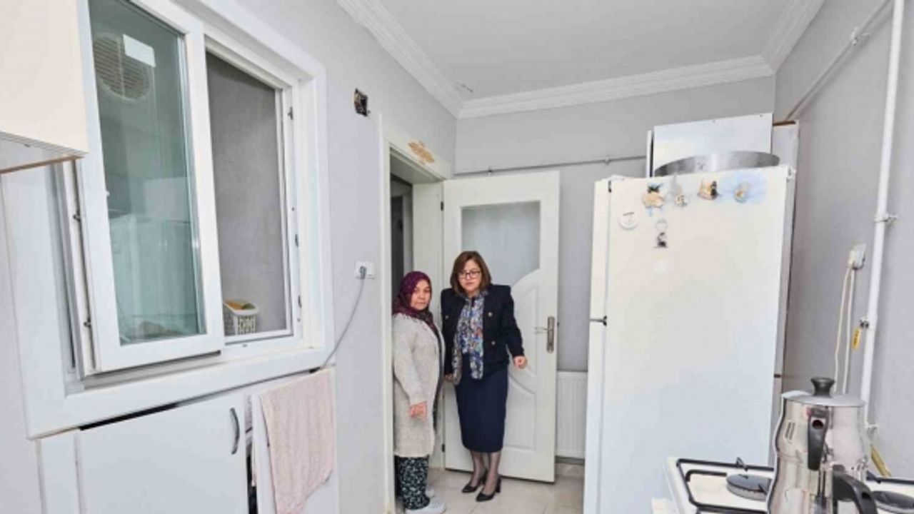 Şahin yağmurda evleri zarar gören vatandaşları ziyaret etti