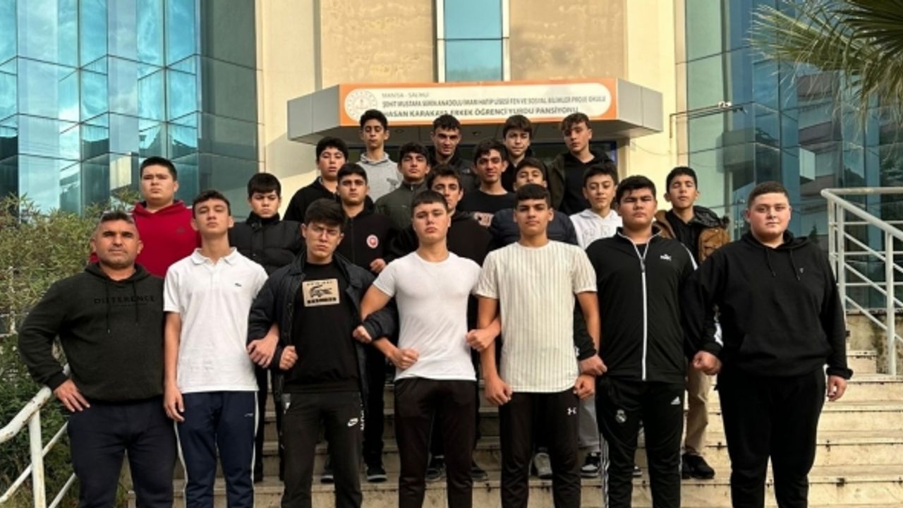 Salihli’de milli sporcu öncülüğünde güreş takımı kuruldu