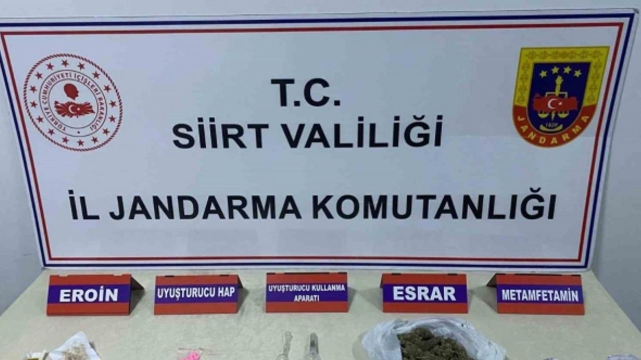 Siirt’te yol kontrolü sırasında uyuşturucu bulundu: 3 gözaltı