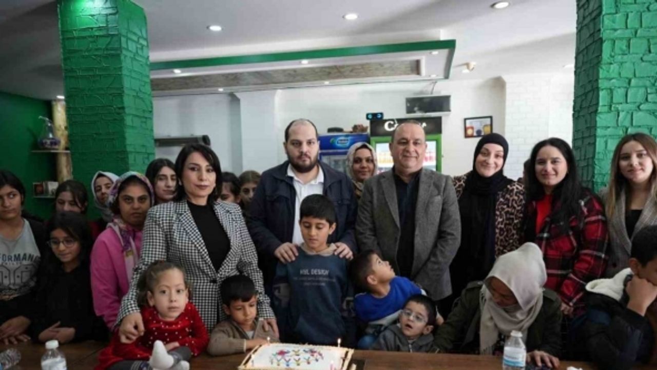 Silopili iş insanı özel gereksinimli bireyleri yemekte ağırladı