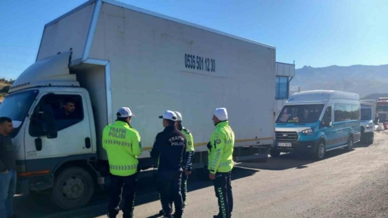 Şırnak’ta trafik ekipleri zorunlu kış lastiği denetimi yaptı