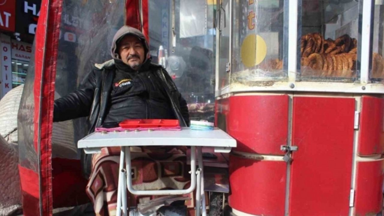 Soğukta satış yapmak zorunda kalan simitçi esnafı, ekmek büfesi gibi kapalı alan istiyor