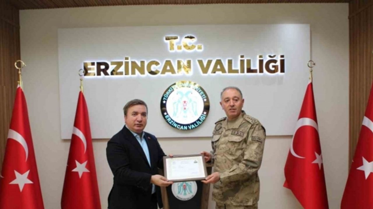 Teröristleri etkisiz hale getiren jandarma komutanlarına ’Başarı Belgesi’ verildi