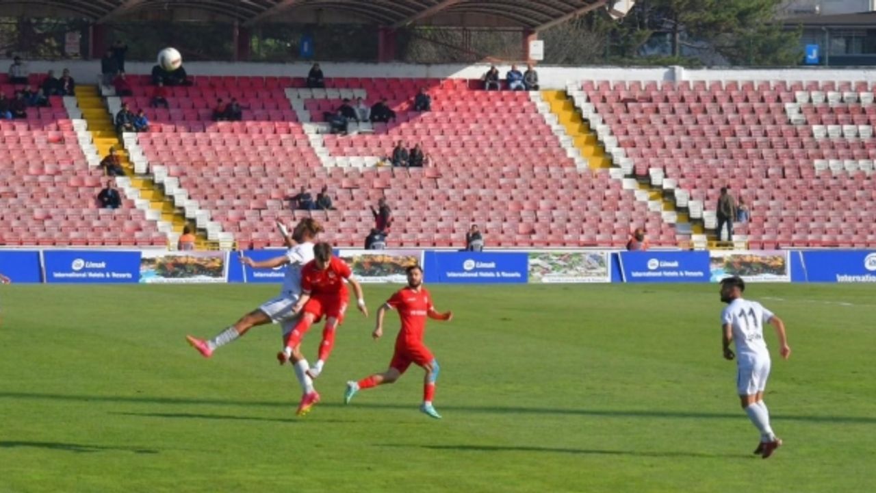 TFF 3. Lig: Balıkesirspor: 2 - Bergama Belediyespor: 2