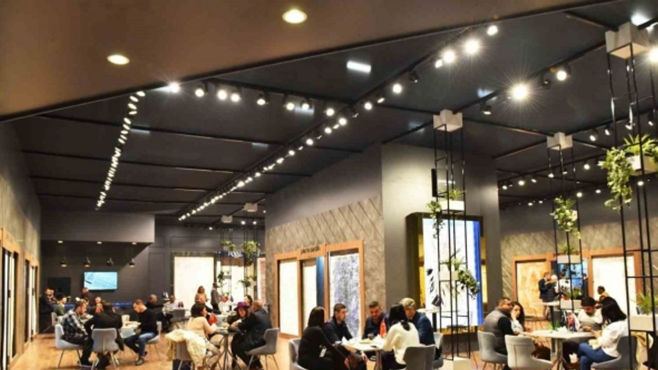 Ticaret Bakan Yardımcısı Volkan Ağar halı fuarını ziyaret etti