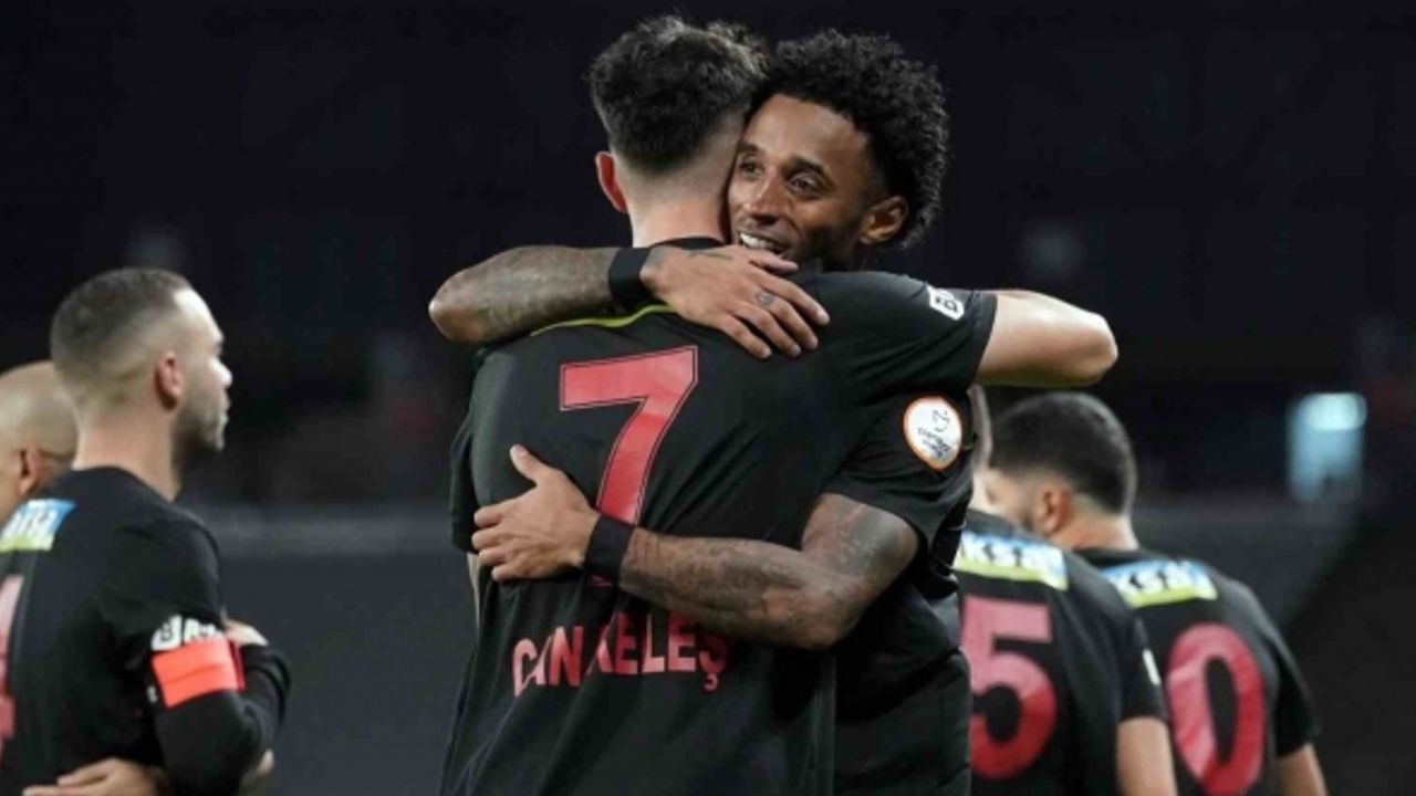 Trendyol Süper Lig: Fatih Karagümrük: 3 - İstanbulspor: 0 (Maç sonucu)