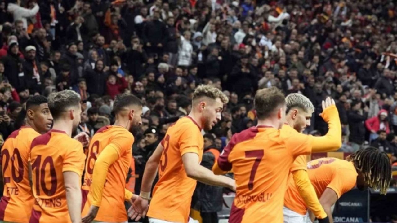 Trendyol Süper Lig: Galatasaray: 2 - Adana Demirspor: 1 (İlk yarı)