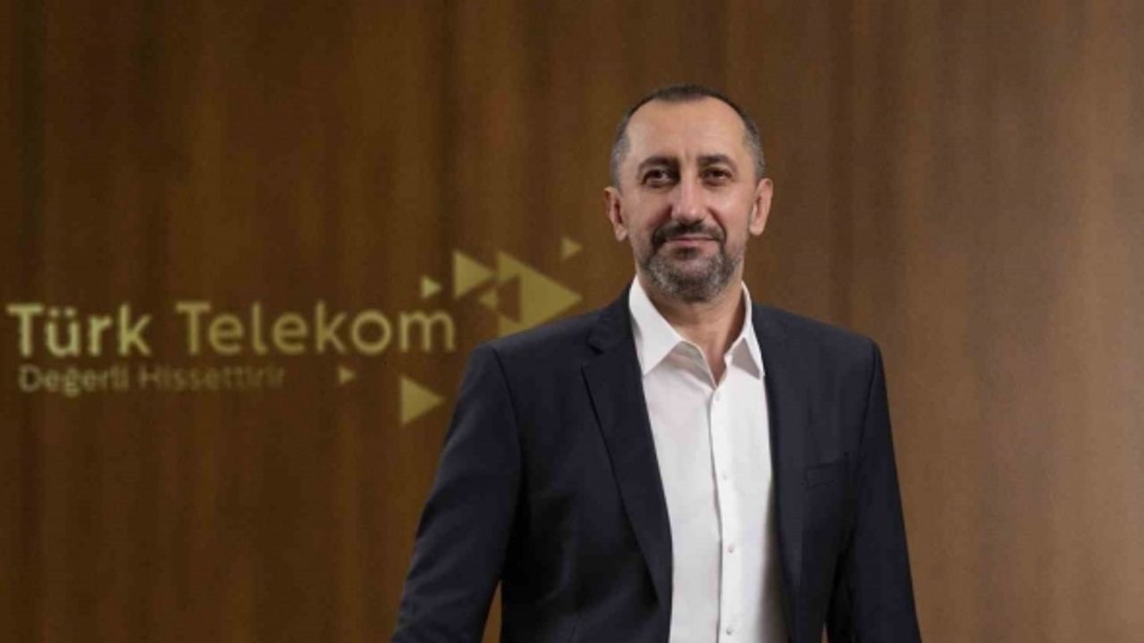 Türk Telekom’un “Tablolar Konuşuyor Dijital Resim Sergisi” AKM’de açıldı